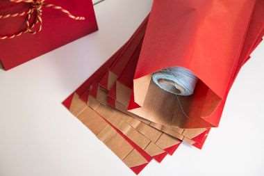 Image de PT 250 SACS CADEAU 24+9X41 7 K - ROUGE